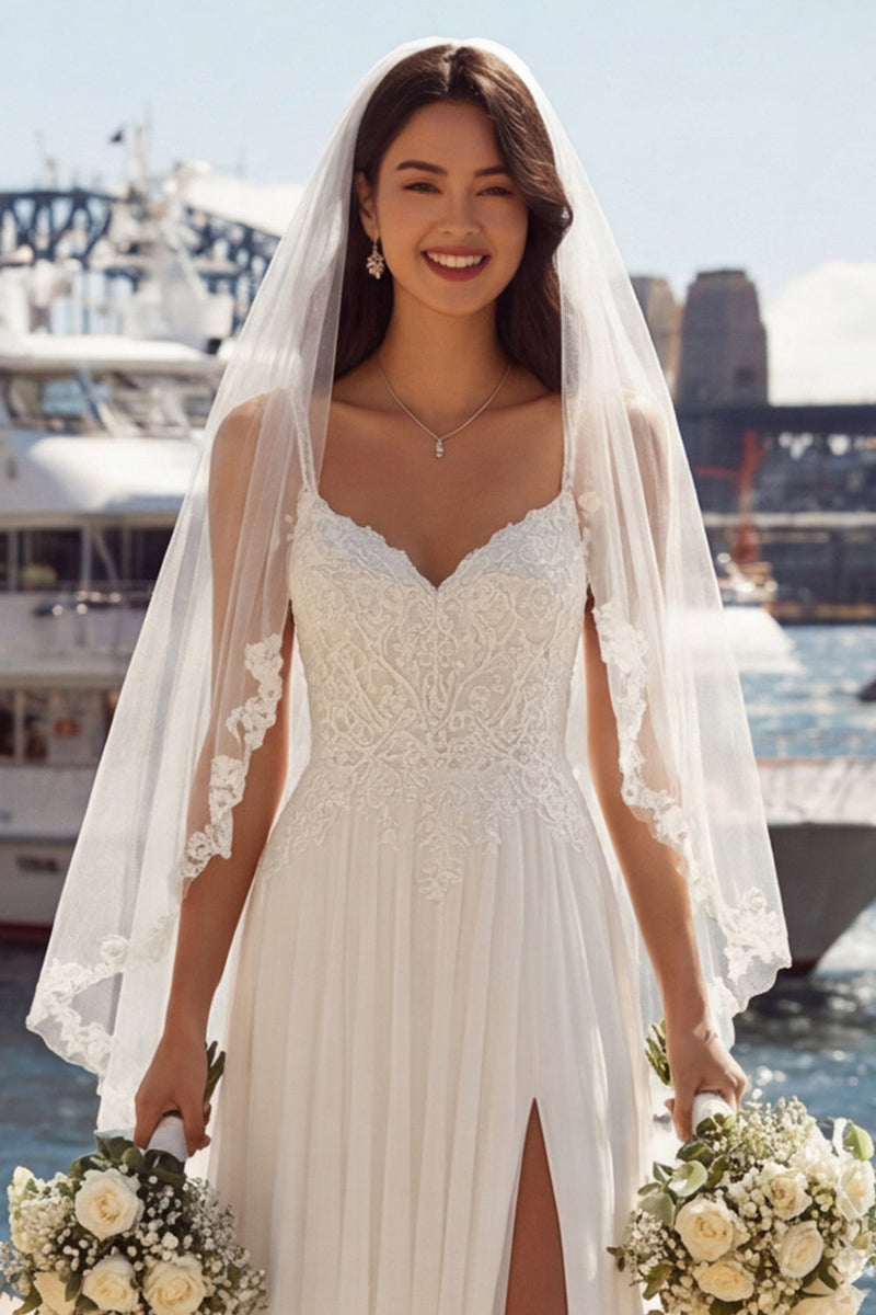 Laden Sie das Bild in den Galerie-Viewer, Elfenbein A-Linie Appliziertes Plissiertes Tüll Langes Hochzeitskleid mit Schlitz