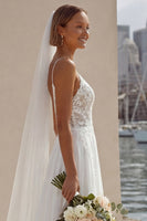 Laden Sie das Bild in den Galerie-Viewer, Elfenbein Spitze A Linie Sweep Schleppe Hochzeitskleid mit Schlitz