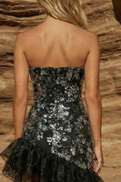 Laden Sie das Bild in den Galerie-Viewer, Schwarzes, strapless enges, asymmetrisches, kurzes Cocktailkleid mit Rüschen