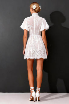 Weißes Kurzes A-Linie Standesamt Kleid mit hohem Ausschnitt und Flatterärmeln