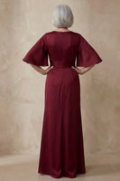 Laden Sie das Bild in den Galerie-Viewer, Rotes Satin Scheide Rundhals Mutter der Braut Kleid mit halben Ärmeln