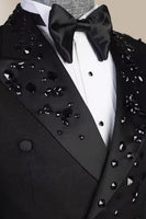 Laden Sie das Bild in den Galerie-Viewer, Glitzernde Schwarze Strassbesetzte Doppelreihige Zweiteilige Herren Ballanzüge mit Spitzenrevers