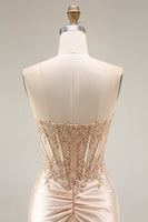 Laden Sie das Bild in den Galerie-Viewer, Champagner-Satin-Korsett Meerjungfrauen-Applikiertes langes Abschlussballkleid mit Schlitz