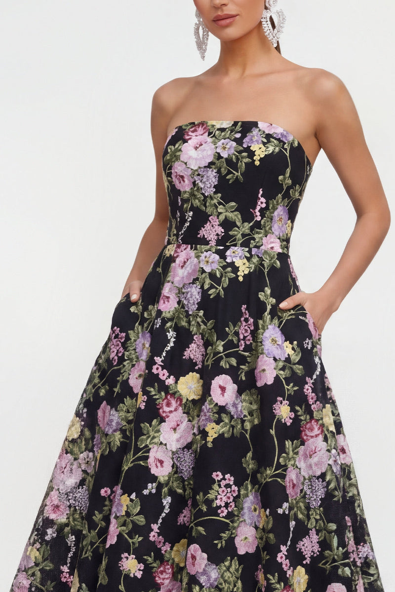 Laden Sie das Bild in den Galerie-Viewer, Trägerloses A-Linie Schwarzes Rosa Blumen Midi-Kleid mit Taschen