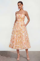 Laden Sie das Bild in den Galerie-Viewer, Champagner Trägerloses A-Linie Midi-Kleid mit 3D-Blumen