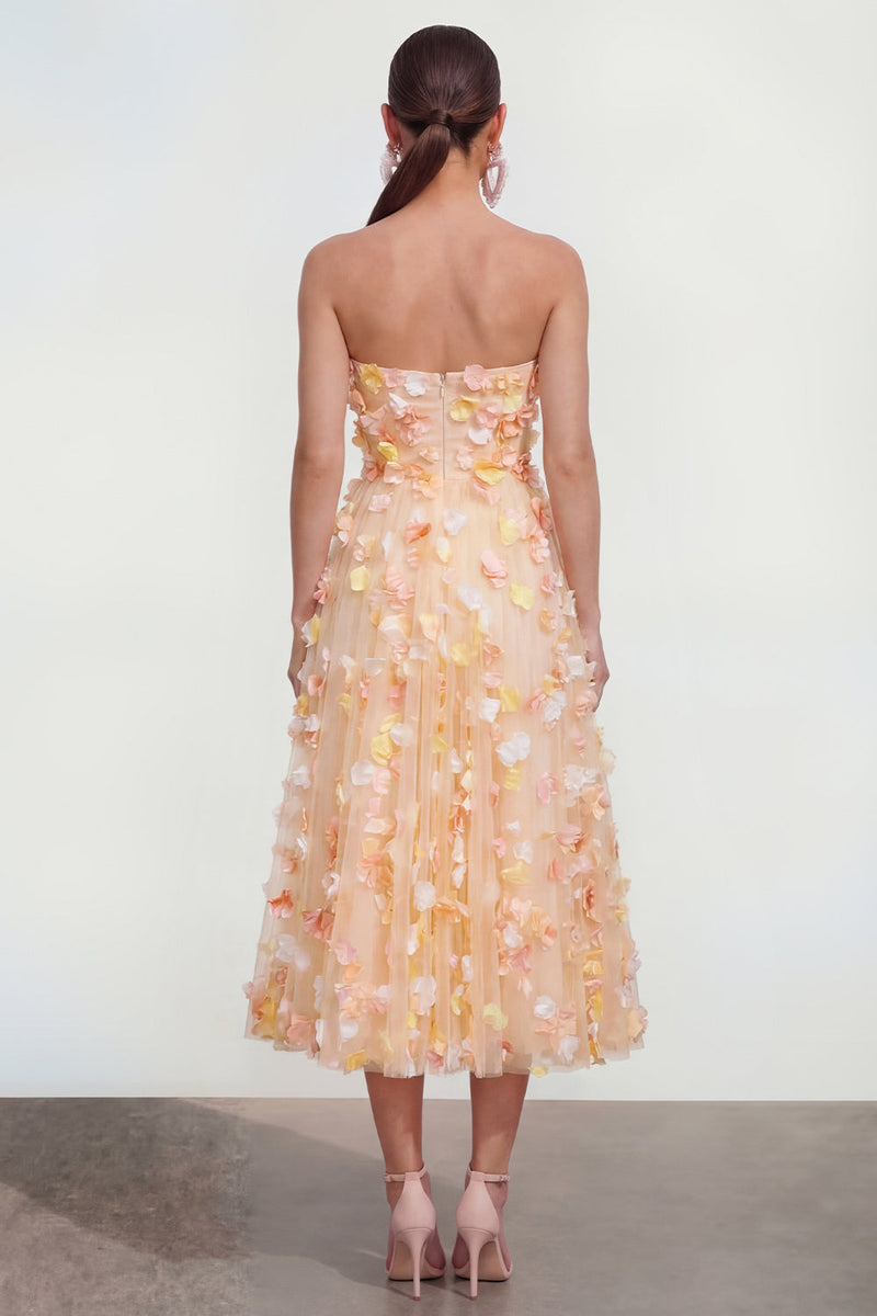 Laden Sie das Bild in den Galerie-Viewer, Champagner Trägerloses A-Linie Midi-Kleid mit 3D-Blumen