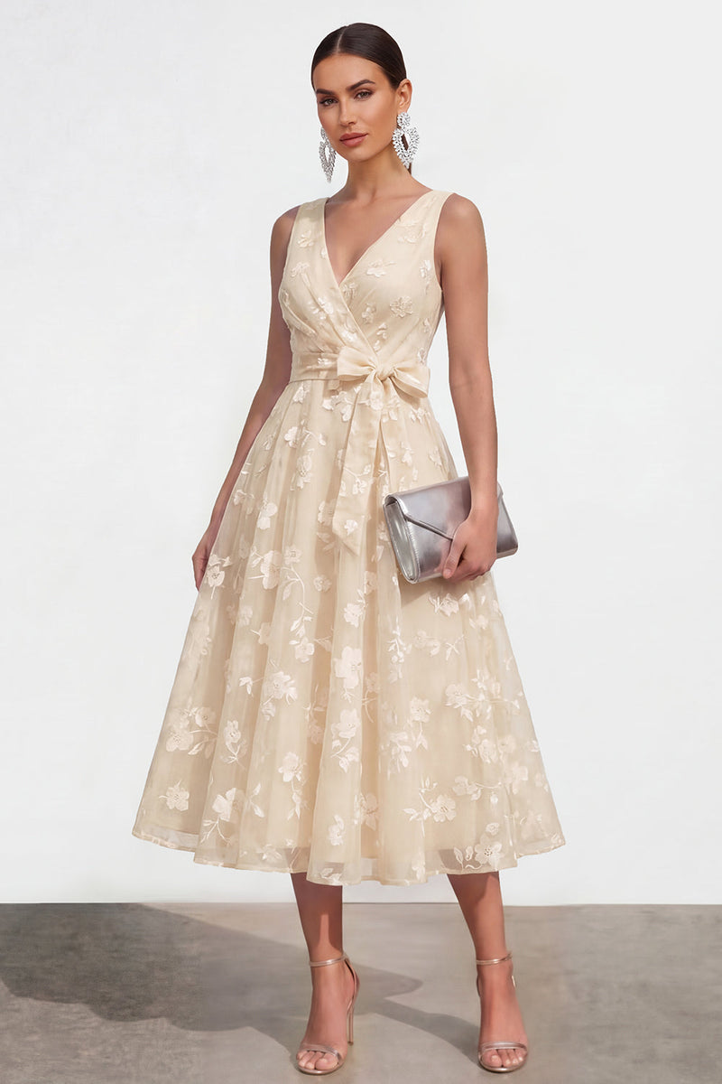 Laden Sie das Bild in den Galerie-Viewer, Lila A-Linie V-Ausschnitt Midi Blumenkleid mit Schleife