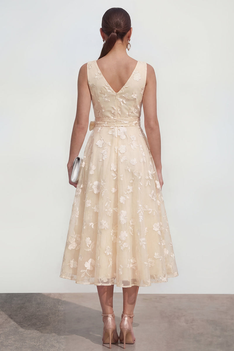 Laden Sie das Bild in den Galerie-Viewer, Lila A-Linie V-Ausschnitt Midi Blumenkleid mit Schleife