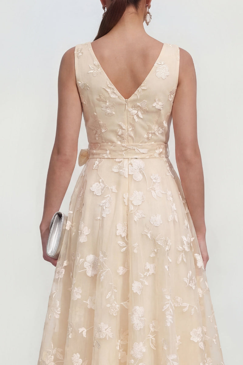 Laden Sie das Bild in den Galerie-Viewer, Lila A-Linie V-Ausschnitt Midi Blumenkleid mit Schleife