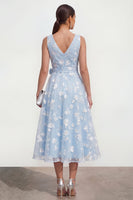 Laden Sie das Bild in den Galerie-Viewer, Lila A-Linie V-Ausschnitt Midi Blumenkleid mit Schleife
