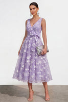 Laden Sie das Bild in den Galerie-Viewer, Lila A-Linie V-Ausschnitt Midi Blumenkleid mit Schleife