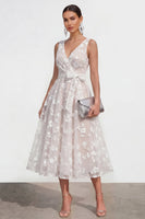 Laden Sie das Bild in den Galerie-Viewer, Lila A-Linie V-Ausschnitt Midi Blumenkleid mit Schleife