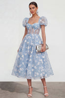 Laden Sie das Bild in den Galerie-Viewer, Blaues Blumen A-Linie Spitze Midi-Kleid mit Puffärmeln
