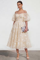 Laden Sie das Bild in den Galerie-Viewer, Schulterfreies A-Linie Rosa Midi Blumenkleid mit Schnürung hinten