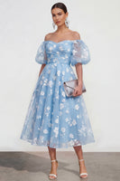 Laden Sie das Bild in den Galerie-Viewer, Schulterfreies A-Linie Rosa Midi Blumenkleid mit Schnürung hinten