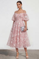Laden Sie das Bild in den Galerie-Viewer, Schulterfreies A-Linie Rosa Midi Blumenkleid mit Schnürung hinten