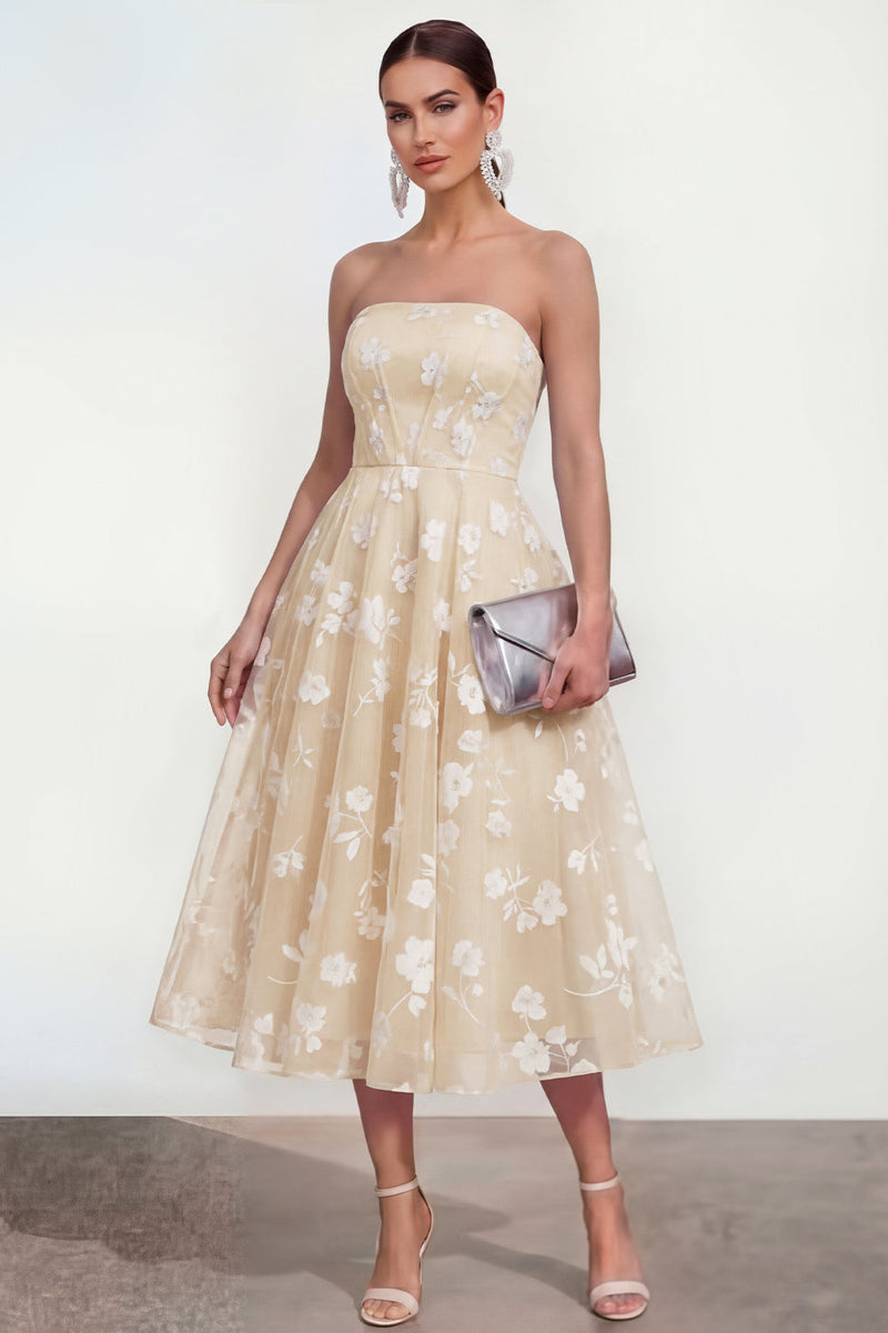 Laden Sie das Bild in den Galerie-Viewer, Flieder Trägerloses A-Linie Midi Blumenkleid mit Taschen