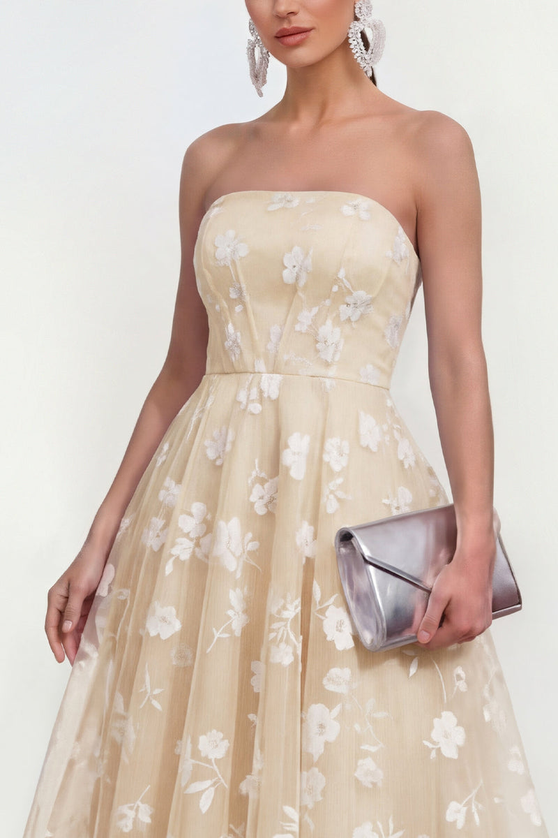 Laden Sie das Bild in den Galerie-Viewer, Flieder Trägerloses A-Linie Midi Blumenkleid mit Taschen
