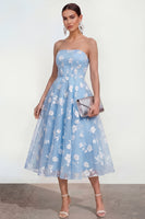 Laden Sie das Bild in den Galerie-Viewer, Flieder Trägerloses A-Linie Midi Blumenkleid mit Taschen