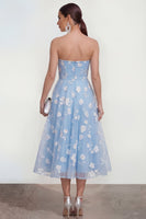 Laden Sie das Bild in den Galerie-Viewer, Flieder Trägerloses A-Linie Midi Blumenkleid mit Taschen