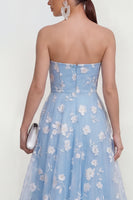 Laden Sie das Bild in den Galerie-Viewer, Flieder Trägerloses A-Linie Midi Blumenkleid mit Taschen