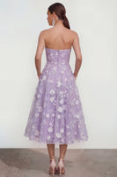 Laden Sie das Bild in den Galerie-Viewer, Flieder Trägerloses A-Linie Midi Blumenkleid mit Taschen