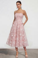 Laden Sie das Bild in den Galerie-Viewer, Flieder Trägerloses A-Linie Midi Blumenkleid mit Taschen