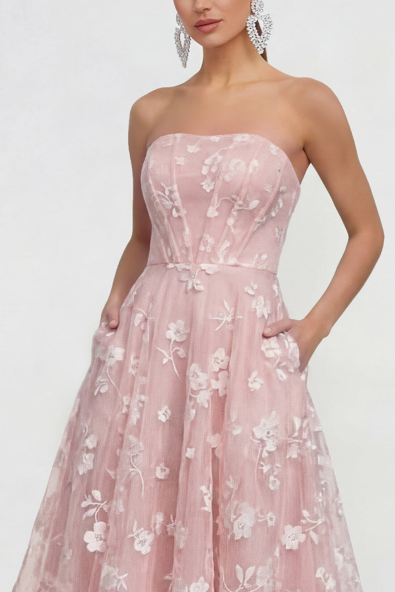 Laden Sie das Bild in den Galerie-Viewer, Flieder Trägerloses A-Linie Midi Blumenkleid mit Taschen