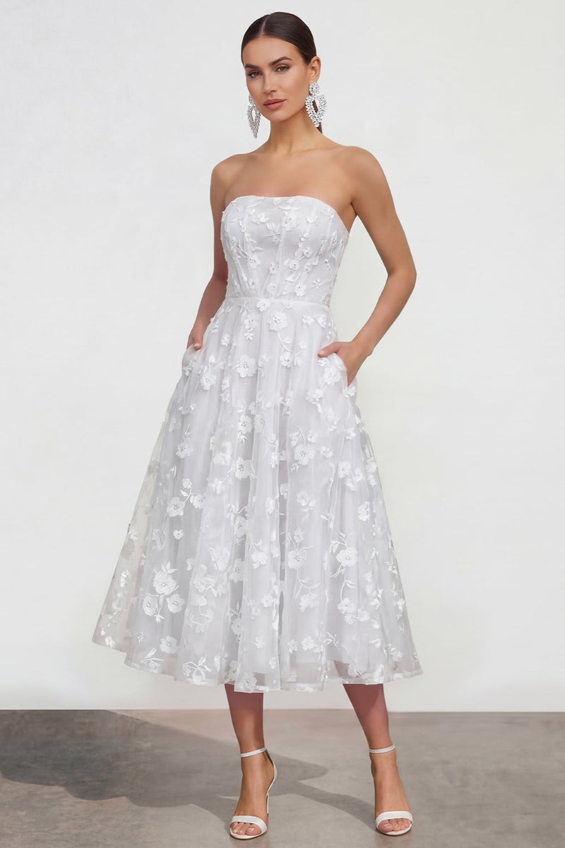 Laden Sie das Bild in den Galerie-Viewer, Flieder Trägerloses A-Linie Midi Blumenkleid mit Taschen