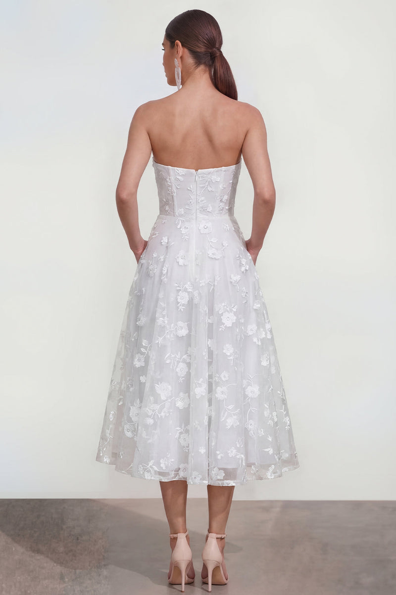 Laden Sie das Bild in den Galerie-Viewer, Flieder Trägerloses A-Linie Midi Blumenkleid mit Taschen