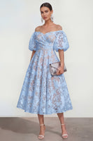 Laden Sie das Bild in den Galerie-Viewer, Rosa Schulterfreies A-Linie Midi Blumenkleid mit Puffärmeln