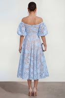 Laden Sie das Bild in den Galerie-Viewer, Rosa Schulterfreies A-Linie Midi Blumenkleid mit Puffärmeln