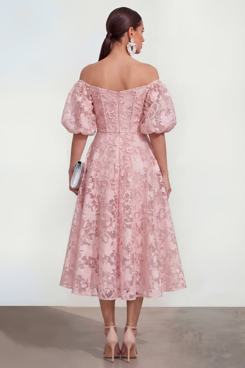 Laden Sie das Bild in den Galerie-Viewer, Rosa Schulterfreies A-Linie Midi Blumenkleid mit Puffärmeln