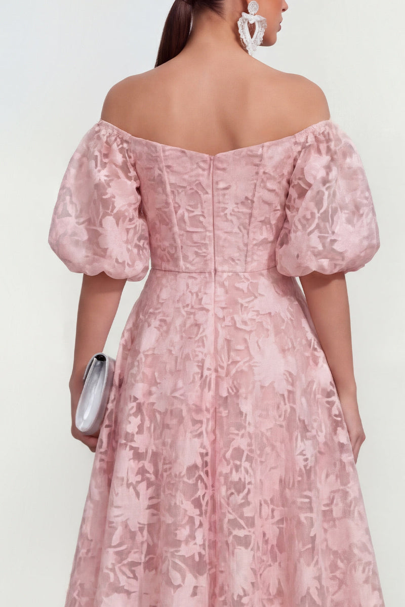 Laden Sie das Bild in den Galerie-Viewer, Rosa Schulterfreies A-Linie Midi Blumenkleid mit Puffärmeln