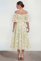 Laden Sie das Bild in den Galerie-Viewer, Rosa Schulterfreies A-Linie Midi Blumenkleid mit Puffärmeln