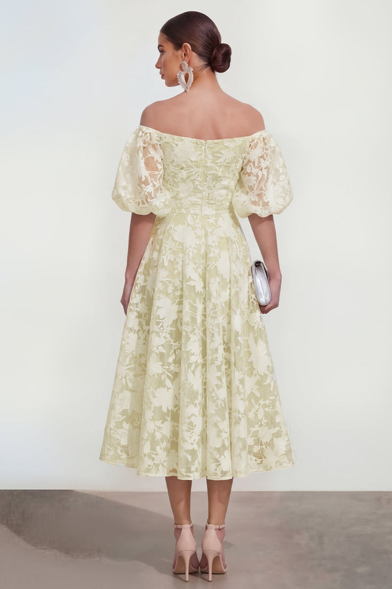 Laden Sie das Bild in den Galerie-Viewer, Rosa Schulterfreies A-Linie Midi Blumenkleid mit Puffärmeln