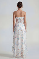 Laden Sie das Bild in den Galerie-Viewer, Weißes A-Linie Trägerloses Korsett Langes Multi-Blumen Ballkleid mit Rüschenschlitz