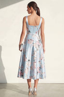 Laden Sie das Bild in den Galerie-Viewer, Blaues A-Linie Midi Quadrathals Satin Blumenkleid mit Druck