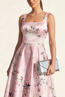Laden Sie das Bild in den Galerie-Viewer, Blaues A-Linie Midi Quadrathals Satin Blumenkleid mit Druck