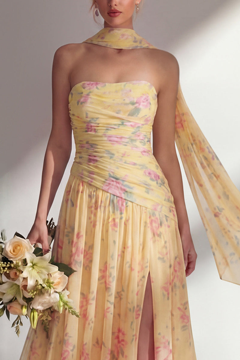 Laden Sie das Bild in den Galerie-Viewer, Chiffon Gelbes Rosa Blumenbedrucktes Gerafftes Trägerloses Langes Brautjungfernkleid mit Schlitz