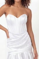Laden Sie das Bild in den Galerie-Viewer, Weißes Herzausschnitt Satin Korsett Gerafftes Mini Standesamtkleid mit Rüschen