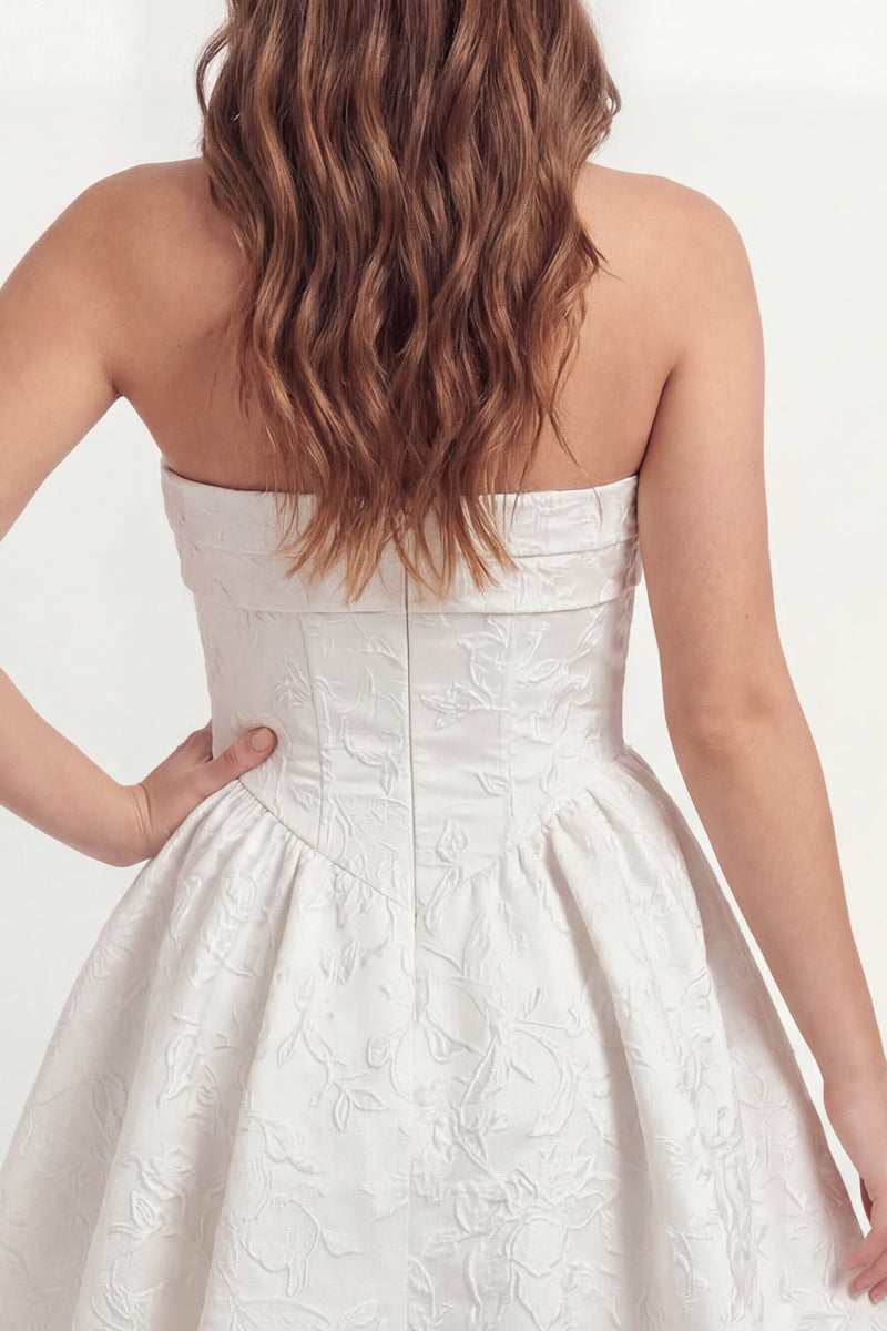 Laden Sie das Bild in den Galerie-Viewer, Florales A-Linie Trägerloses Mini Weißes Kleid