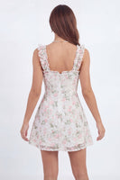 Laden Sie das Bild in den Galerie-Viewer, Weiß-rosa Blume A Line Rüschen Kurzes Abschlusskleid mit Perlen