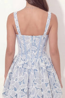 Laden Sie das Bild in den Galerie-Viewer, Weißblaues Blumenkorsett A Line Kurzes Abschlusskleid