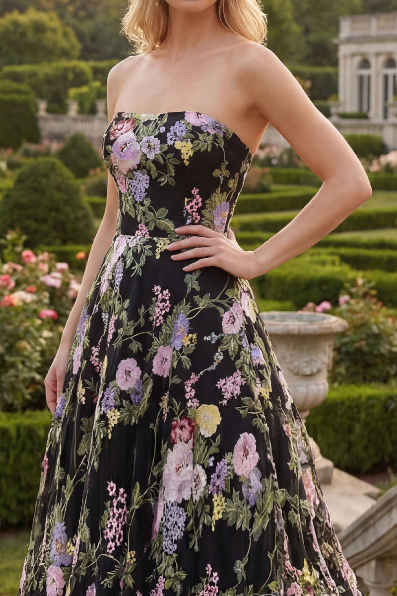 Laden Sie das Bild in den Galerie-Viewer, Schwarzes Rosa Blumiges Tüll Trägerloses A-Linie Blumen Besticktes Langes Abschlussballkleid