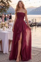 Laden Sie das Bild in den Galerie-Viewer, Marineblaues Tüll A-Line Trägerloses Gerafftes Langes Abschlussballkleid mit Schlitz