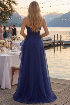 Marineblaues Tüll A-Line Trägerloses Gerafftes Langes Abschlussballkleid mit Schlitz