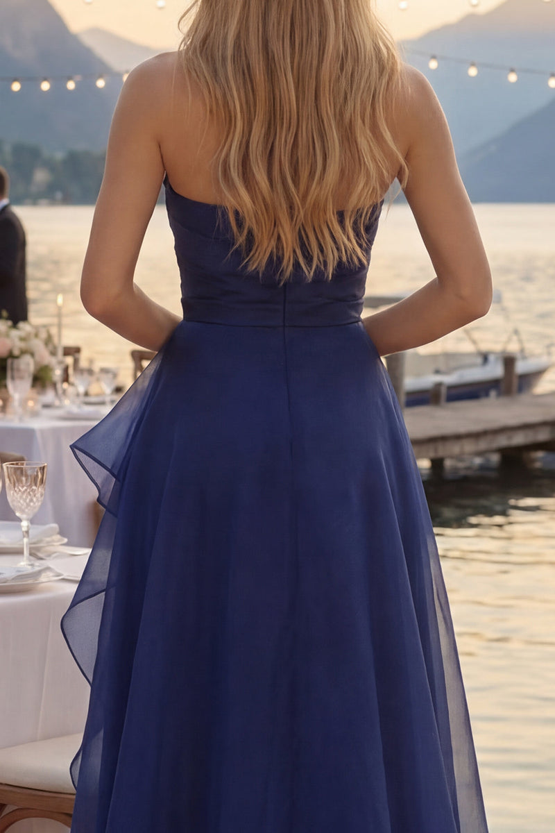 Laden Sie das Bild in den Galerie-Viewer, Marineblaues Tüll A-Line Trägerloses Gerafftes Langes Abschlussballkleid mit Schlitz