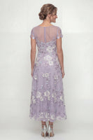 Laden Sie das Bild in den Galerie-Viewer, Dusty Purple Ein linienbesticktes Mutter-der-der-Braut-Kleid mit kurzen Ärmeln