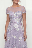 Laden Sie das Bild in den Galerie-Viewer, Dusty Purple Ein linienbesticktes Mutter-der-der-Braut-Kleid mit kurzen Ärmeln